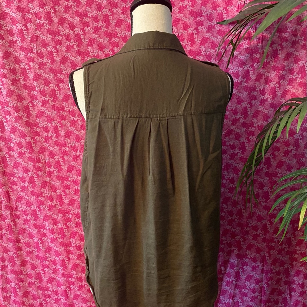 💛Army Green Jr Large Button Down Top - Picture 6 of 7